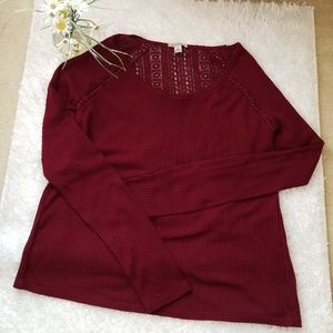 ⬇️ Lucky Brand red long sleeves top back slit sz S